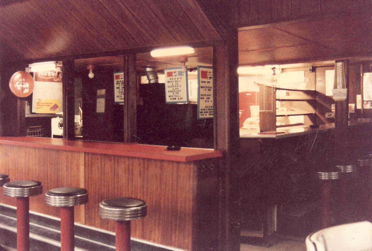 Vic's Pizza (4 items)