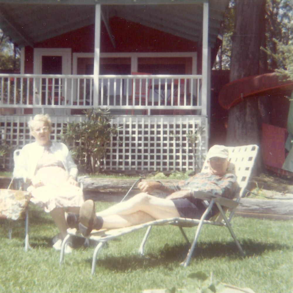 1968 Alice parents Gertrude+Merle Zufall at Fellenzers